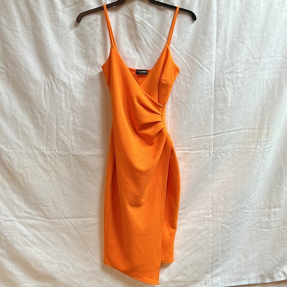 PrettyLittleThing Dress - Picture 4 of 10
